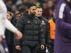 Ruben Amorim finalmente aproveitou a tática adormecida do Man Utd da mesma forma que Erik ten Hag se atrapalhou em Old Trafford – opinião O chefe da Ineos, Sir Jim Ratcliffe, observa antes da entrega do troféu após a final da Liga Europa entre Tottenham e Manchester United, no Estádio de San Mames, em 2025, em Bilbao, Espanha.