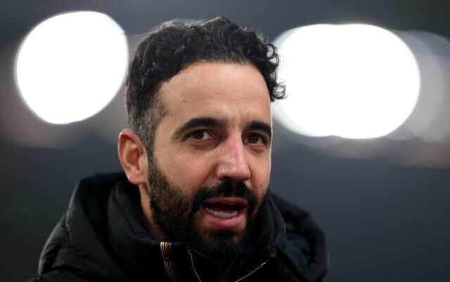 Lucas Paquetá, do West Ham United, recebe cartão vermelho durante a partida da Premier League entre West Ham United e Liverpool, no Estádio de Londres, em 30 de novembro de 2025