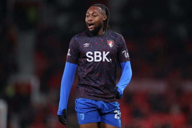 Ruben Amorim tem um plano para Antoine Semenyo que pode Antoine Semenyo segurando a bola em Old Trafford