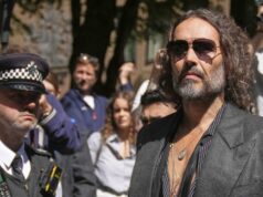 Russell Brand acusado de novas acusações de estupro e agressão sexual no Reino Unido Russell Brand acusado de novas acusações de estupro e agressão sexual no Reino Unido