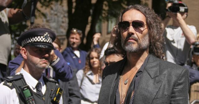 Russell Brand acusado de novas acusações de estupro e agressão sexual no Reino Unido
