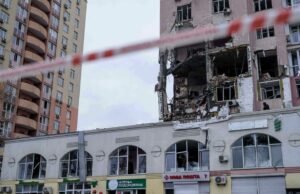 Rússia lança ataque em massa a Kyiv antes das negociações de paz entre Trump e Zelenskyy Ataque de drones em Kyiv