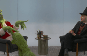 ‘SNL’ parodia atores da variedade em série de atores com edição de personagens de férias, apresentando The Grinch, Scrooge e Rudolph 'SNL' parodia atores da variedade em série de atores com edição de personagens de férias, apresentando The Grinch, Scrooge e Rudolph