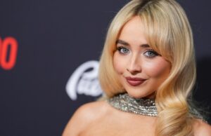 Sabrina Carpenter diz aos especialistas da indústria ‘Escreva a música que você deseja ouvir’ ao receber a homenagem de Hitmaker do Ano da Variety Sabrina Carpenter diz aos especialistas da indústria 'Escreva a música que você deseja ouvir' ao receber a homenagem de Hitmaker do Ano da Variety