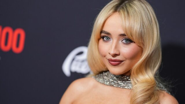 Sabrina Carpenter diz aos especialistas da indústria 'Escreva a música Sabrina Carpenter diz aos especialistas da indústria 'Escreva a música que você deseja ouvir' ao receber a homenagem de Hitmaker do Ano da Variety