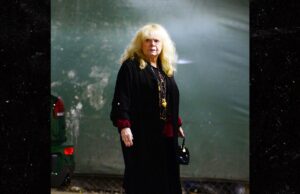 Sally Struthers vista pela primeira vez desde a morte de Rob Reiner Sally-Struthers-a-imagem-direta-1