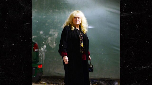 Sally Struthers vista pela primeira vez desde a morte de Sally-Struthers-a-imagem-direta-1