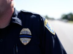 San Diego pode pagar US$ 30 milhões à família de adolescente negro morto a tiros pela polícia San Diego pode pagar US$ 30 milhões à família de adolescente negro morto a tiros pela polícia