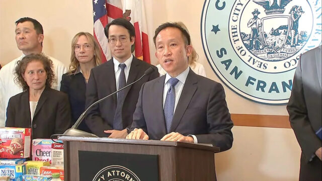 KGO - FOTO: O procurador municipal David Chiu fala em entrevista coletiva em 2 de dezembro de 2025, em São Francisco.