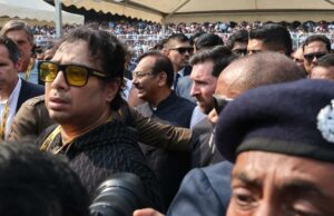 Satadru Dutta, principal organizador do Messi GOAT Tour of India, negou fiança e foi detido sob custódia policial por 14 dias Satadru Dutta, principal organizador do Messi GOAT Tour of India, negou fiança e foi detido sob custódia policial por 14 dias