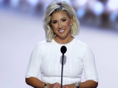 Savannah Chrisley explica por que concordou em ser co-apresentadora de ‘The View’ em 2026 Savannah Chrisley fala sobre os primeiros dias de Todd e Julie após a prisão, o que vem a seguir