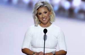 Savannah Chrisley explica por que concordou em ser co-apresentadora de ‘The View’ em 2026 Savannah Chrisley fala sobre os primeiros dias de Todd e Julie após a prisão, o que vem a seguir