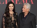Scott Jennings se oferece para pedir desculpas a Catherine Zeta-Jones depois que Michael Douglas o criticou por humilhar seu filho nepo na CNN