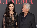 Scott Jennings se oferece para pedir desculpas a Catherine Zeta-Jones depois que Michael Douglas o criticou por humilhar seu filho nepo na CNN Scott Jennings se oferece para pedir desculpas a Catherine Zeta-Jones depois que Michael Douglas o criticou por humilhar seu filho nepo na CNN