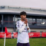 JJ Gabriel comemora pelo Manchester United Sub-18.