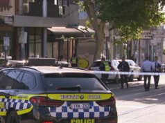 Segundo adolescente acusado de esfaqueamento mortal à luz do dia em Melbourne Homem acusado de esfaqueamento em Ascot Vale