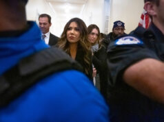 Segurança Interna ajuda doador de Trump a apostar em esquema de deportação A secretária de Segurança Interna, Kristi Noem, comparece perante o Comitê de Segurança Interna da Câmara no Capitólio, em Washington, quinta-feira, 11 de dezembro de 2025. (AP Photo / Mark Schiefelbein)