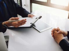 Seguro saúde é o maior motivo pelo qual as pessoas mudam de emprego: pesquisa SWNS