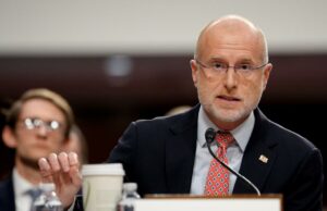 Senadores investigam o papel do presidente da FCC na controvérsia de Jimmy Kimmel Senadores investigam o papel do presidente da FCC na controvérsia de Jimmy Kimmel