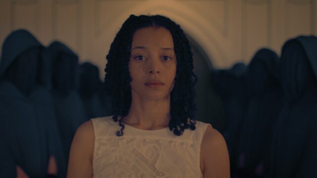 Sequela de 'The Handmaid's Tale' Primeira análise de 'The Testaments': Sequela de 'The Handmaid's Tale' Primeira análise de 'The Testaments': Chase Infiniti e uma nova geração de mulheres de Gileade lutam pela liberdade