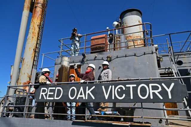 Será que a mudança de um ícone da Segunda Guerra Mundial poderia reforçar as visitas a esta cidade de East Bay?
