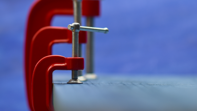 Sete maneiras inteligentes de usar braçadeiras C em casa
