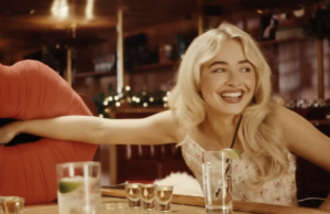 Seth Meyers lança 7 minutos de filmagem bônus de Day Drinking com Sabrina Carpenter Seth Meyers lança 7 minutos de filmagem bônus de Day Drinking com Sabrina Carpenter