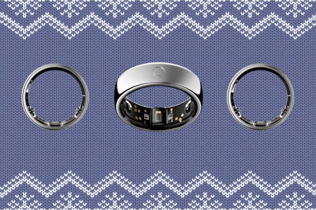 Mão com esmalte roxo claro usando um anel de prata.