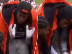 Shedeur Sanders e Jerry Jeudy ficam animados em uma conversa paralela durante a derrota dos Browns Jerry Jeudy e Shedeur Sanders ficam na linha lateral durante o jogo dos Browns.