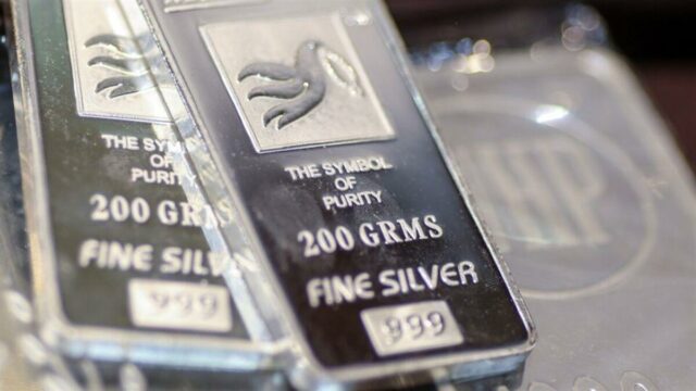 Silver recupera algumas perdas após forte liquidação
