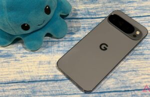 Os Google Pixels estão fazendo alguns ruídos de ‘pop’ muito indesejáveis Google Pixel 10 e um Samsung Galaxy s25 na frente de um logotipo verde estilizado do Android.