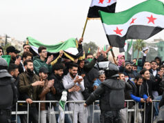 Sírios reúnem-se para assinalar um ano desde a queda do regime de Assad Sírios reúnem-se para assinalar um ano desde a queda do regime de Assad