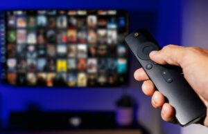 Sling oferece desconto de 50% no preço da assinatura mensal como parte da promoção de férias Melhores ofertas da Sling TV, descontos em 2025: oferta de 50% de desconto no preço da assinatura