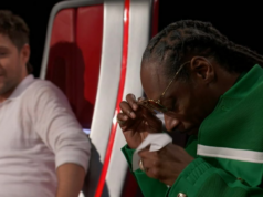 Snoop Dogg levado às lágrimas pelo líder de ‘The Voice’ Ralph Edwards com versão de ‘A Song for You’ | Clipe Exclusivo Jogar