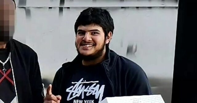 Naveed Akram (extrema direita).