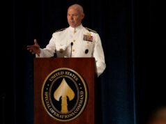 Sobreviventes do ataque militar dos EUA no Caribe foram alvos legítimos para o segundo ataque, disse o almirante aos legisladores Yahoo news home