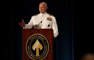 Sobreviventes do ataque militar dos EUA no Caribe foram alvos legítimos para o segundo ataque, disse o almirante aos legisladores Yahoo news home