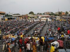 Soldados aparecem na televisão estatal do Benin anunciando aparente golpe Soldados aparecem na televisão estatal do Benin anunciando aparente golpe