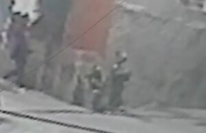 Soldados israelenses atiraram e mataram um adolescente na Cisjordânia que eles dizem ter lançado um ‘bloqueio’. O vídeo mostra eles atirando nele à queima-roupa Yahoo news home