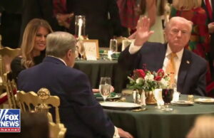 Solitário Trump, 79 anos, suporta jantar estranho na véspera de Natal Yahoo news home