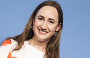 Sophie Kinsella, autora da série de livros ‘Shopaholic’, morre. ‘Estamos com o coração partido’, diz família Sophie Kinsella, autora da série de livros 'Shopaholic', morre. 'Estamos com o coração partido', diz família