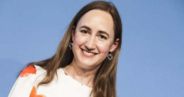 Sophie Kinsella, autora da série de livros 'Shopaholic', morre. 'Estamos Sophie Kinsella, autora da série de livros 'Shopaholic', morre. 'Estamos com o coração partido', diz família