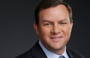Spin-off Versant da Comcast da NBCU deve ser fechado em janeiro NBCUNIVERSAL EXECUTIVES -- Pictured: Mark Lazarus, Chairman, NBCUniversal Television and Streaming (Photo by: Heidi Gutman/NBCUniversal)