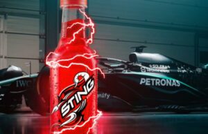 Sting Energy e Mercedes-AMG PETRONAS F1 Team anunciam sua parceria global por meio de uma impressionante revelação de carro Sting Energy e Mercedes-AMG PETRONAS F1 Team anunciam sua parceria global por meio de uma impressionante revelação de carro