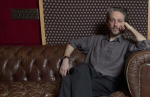 Sua música eletrônica, uma mistura de passado e futuro, dá a ‘Marty Supreme’ sua arrogância Sua música eletrônica, uma mistura de passado e futuro, dá a 'Marty Supreme' sua arrogância