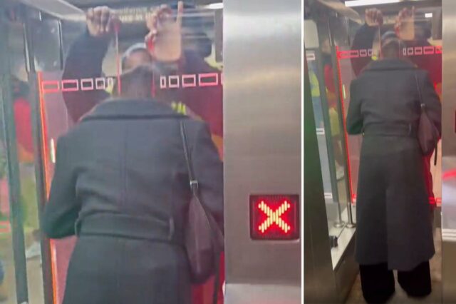Uma pessoa com um casaco preto tenta entrar na catraca do metrô mostrando um símbolo 'X' vermelho.