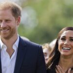 Meghan e Harry em uma cúpula da Fundação Archewell em 2023.