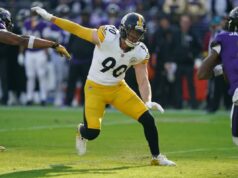 TJ Watt retorna aos treinos pela primeira vez desde o colapso do pulmão em grande impulso do Steelers O linebacker do Pittsburgh Steelers, TJ Watt (90), persegue o quarterback do Baltimore Ravens, Lamar Jackson (8), durante o primeiro tempo no M&T Bank Stadium.