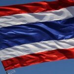 Tailândia implementa lei marcial e toque de recolher devido a confrontos com o Camboja