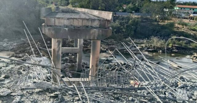 Tailândia lança nova ofensiva enquanto Camboja interrompe todas as passagens epaselect epa12586883 Aldeões tailandeses deslocados que fugiram de suas casas após confrontos entre tropas tailandesas e cambojanas descansam em um centro de evacuação na província de Si Sa Ket, Tailândia, 12 de dezembro de 2025. De acordo com o porta-voz do Ministério da Defesa da Tailândia, Surasant Kongsiri, os militares continuarão as operações contra o Camboja até que Phnom Penh mude sua postura e retorne ao caminho genuíno da paz. EPA/RUNGROJ YONGRIT